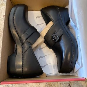 NWT Dansko size 42 or 11 Tamara Burnished Full Grain Shoes